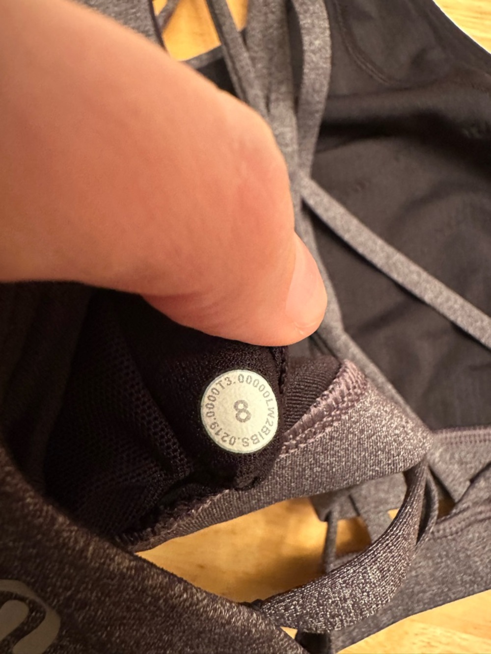 Lululemon sports bra size 8 - Picture 3 of 3